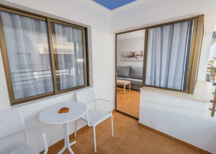 Niko Santa Eularia des Riu